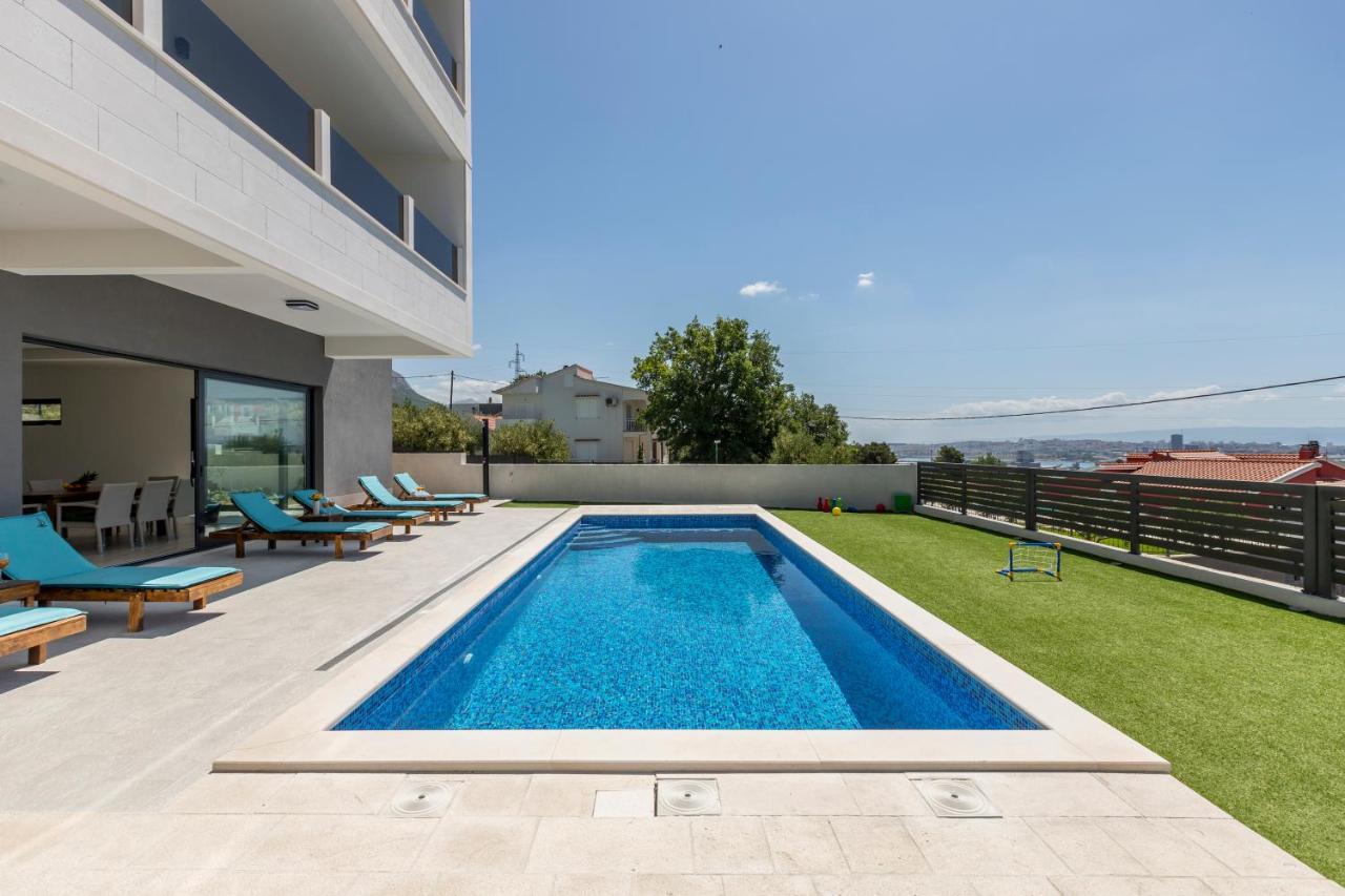 Luxury Villa La Nonna Ana - Heated Pool, Sea View, Near Split Kaštela Buitenkant foto