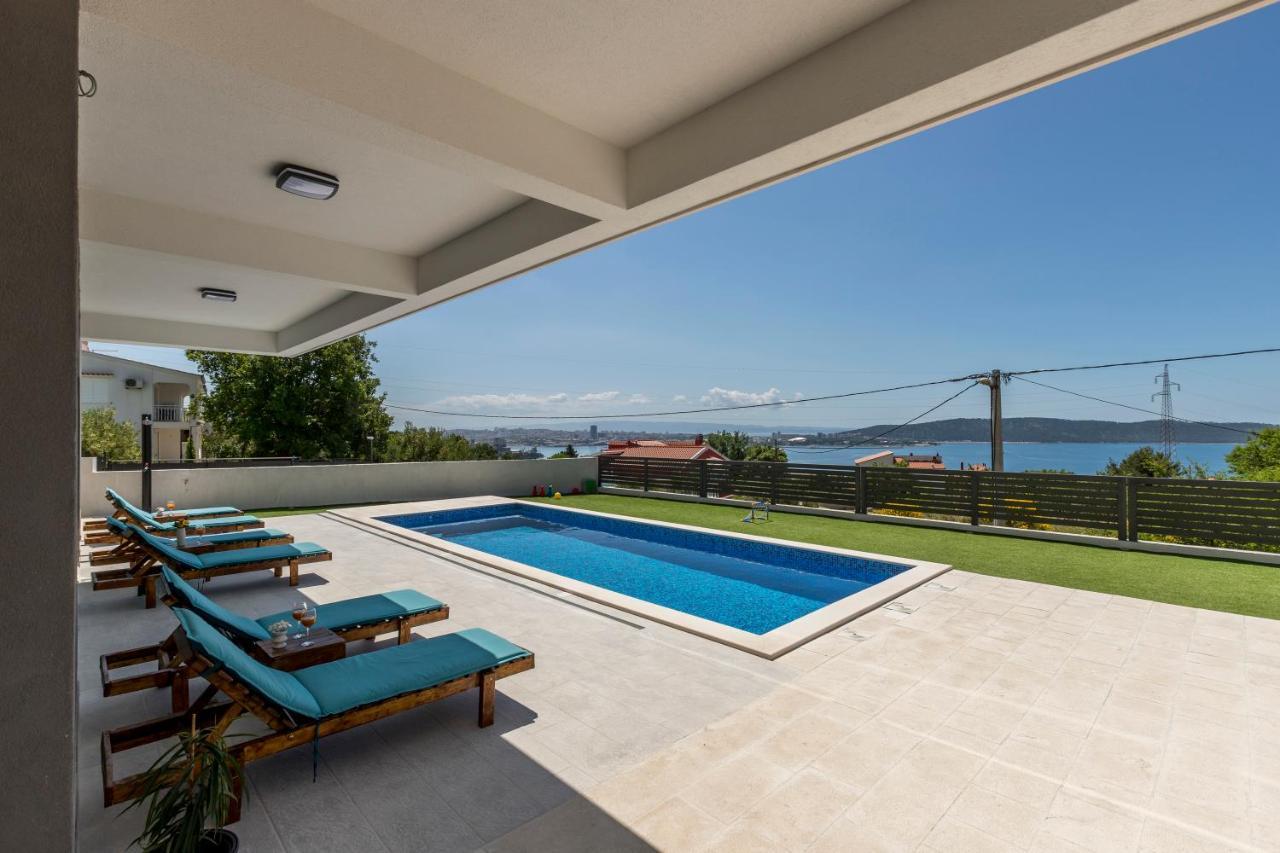 Luxury Villa La Nonna Ana - Heated Pool, Sea View, Near Split Kaštela Buitenkant foto