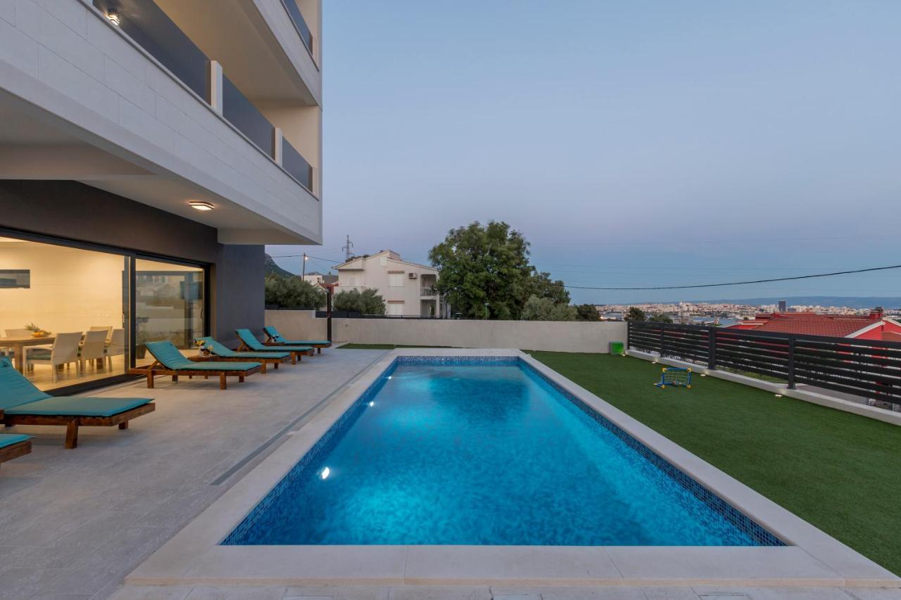 Luxury Villa La Nonna Ana - Heated Pool, Sea View, Near Split Kaštela Buitenkant foto
