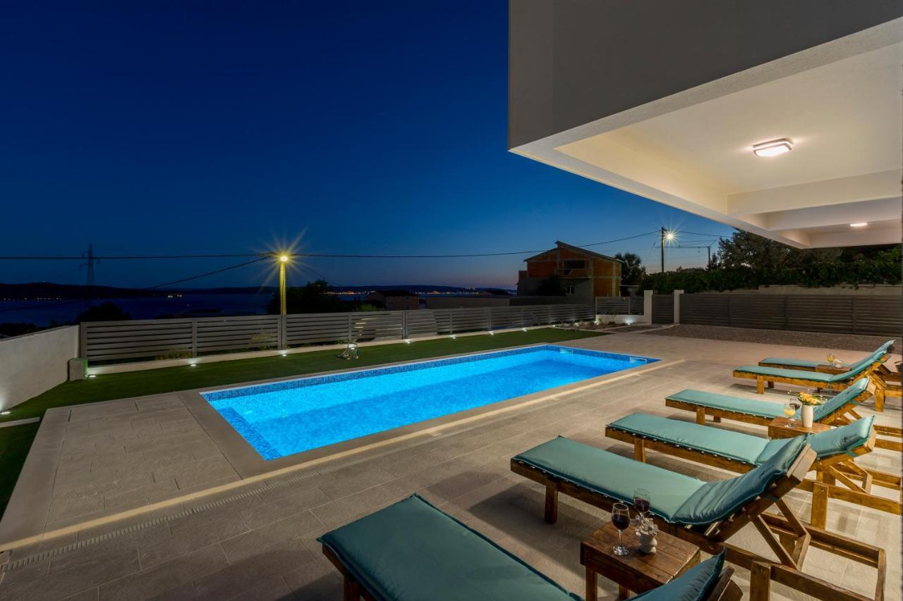 Luxury Villa La Nonna Ana - Heated Pool, Sea View, Near Split Kaštela Buitenkant foto