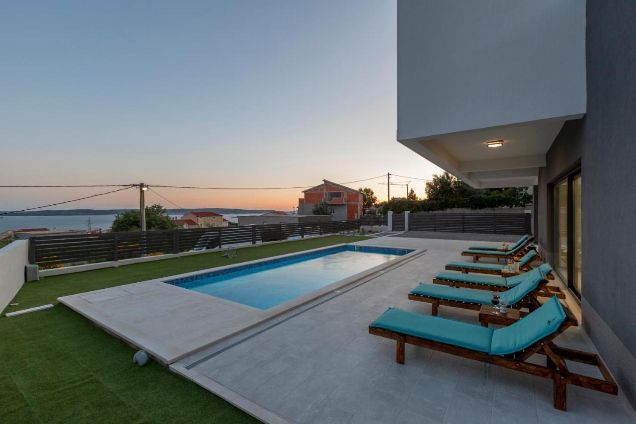 Luxury Villa La Nonna Ana - Heated Pool, Sea View, Near Split Kaštela Buitenkant foto