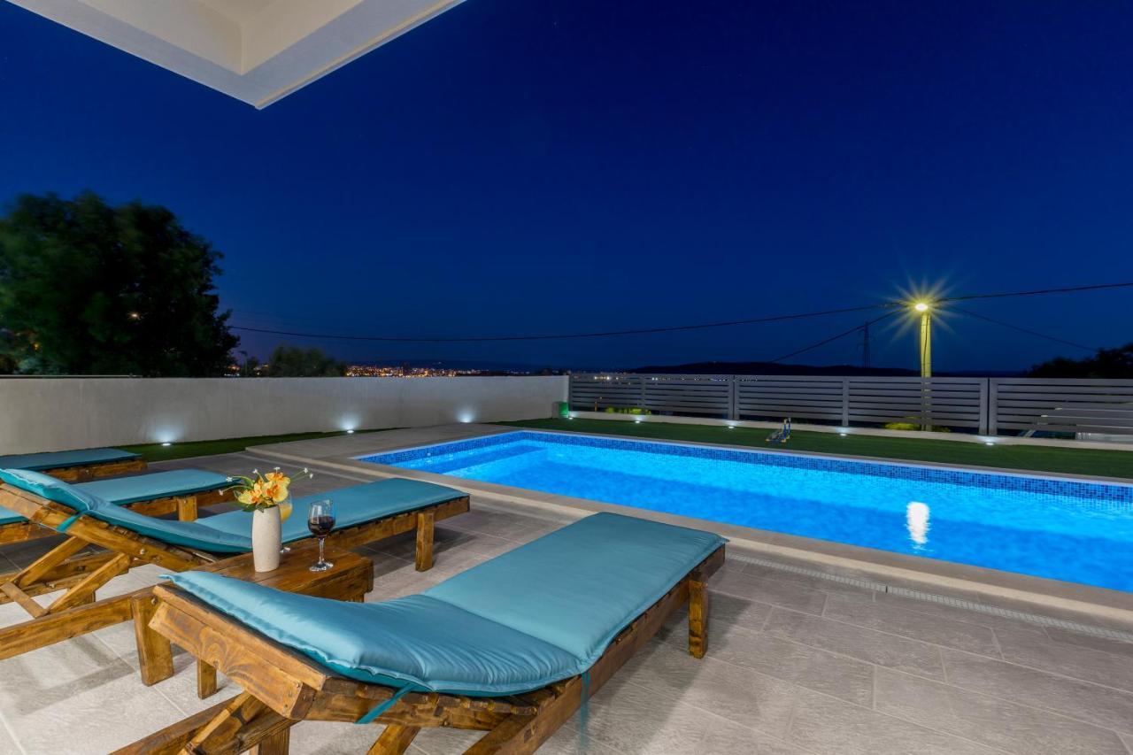 Luxury Villa La Nonna Ana - Heated Pool, Sea View, Near Split Kaštela Buitenkant foto