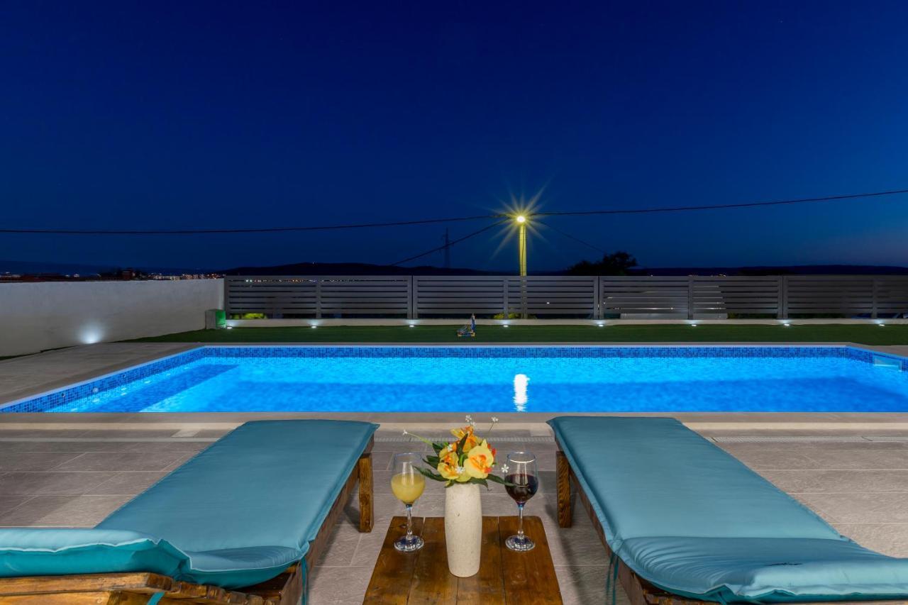 Luxury Villa La Nonna Ana - Heated Pool, Sea View, Near Split Kaštela Buitenkant foto