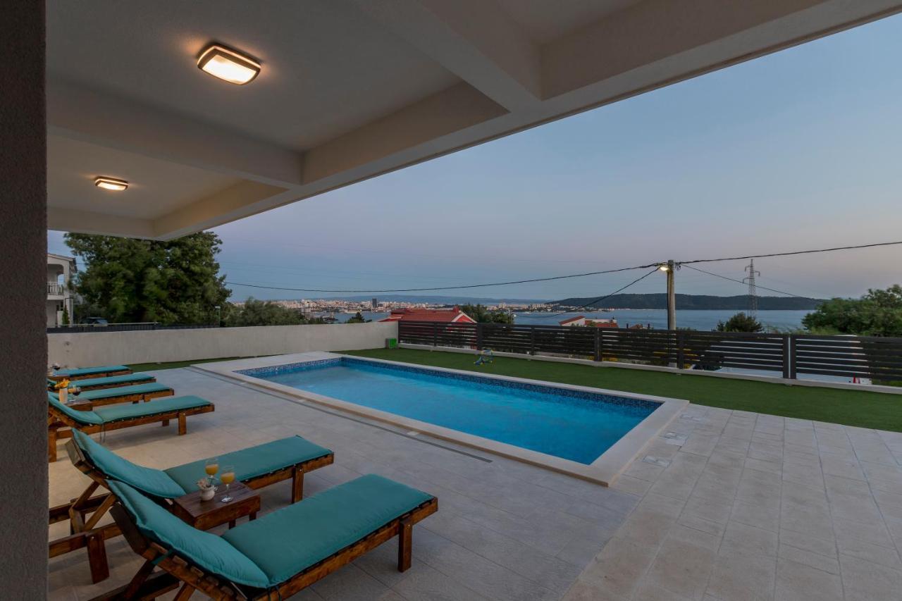 Luxury Villa La Nonna Ana - Heated Pool, Sea View, Near Split Kaštela Buitenkant foto